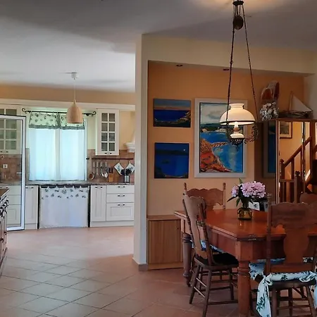 Alekos Houses-mitis